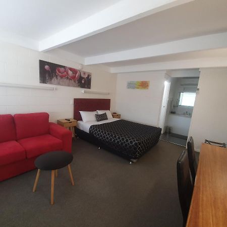 Charles Sturt Motor Inn West Wyalong Ngoại thất bức ảnh