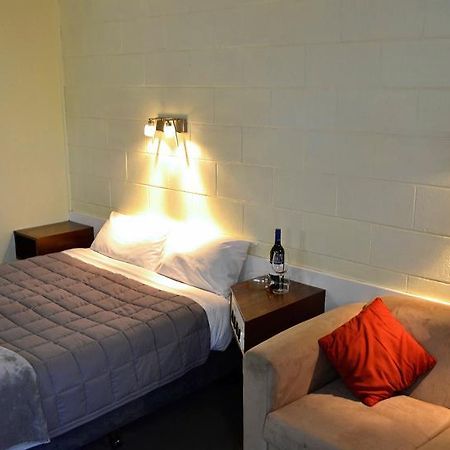 Charles Sturt Motor Inn West Wyalong Ngoại thất bức ảnh