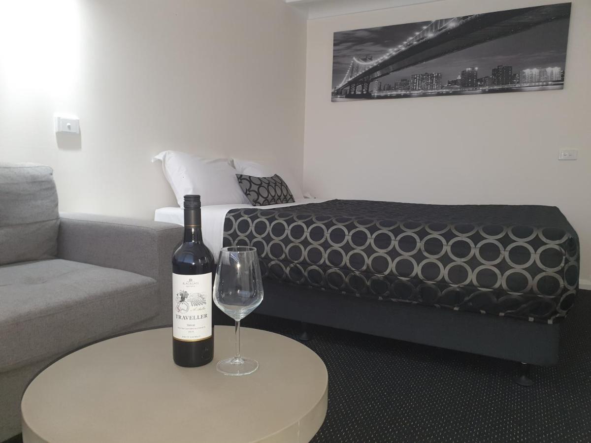 Charles Sturt Motor Inn West Wyalong Ngoại thất bức ảnh