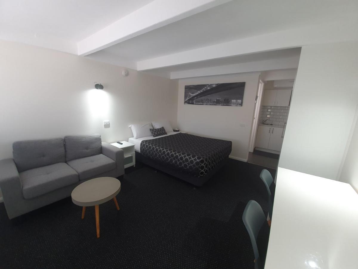 Charles Sturt Motor Inn West Wyalong Ngoại thất bức ảnh