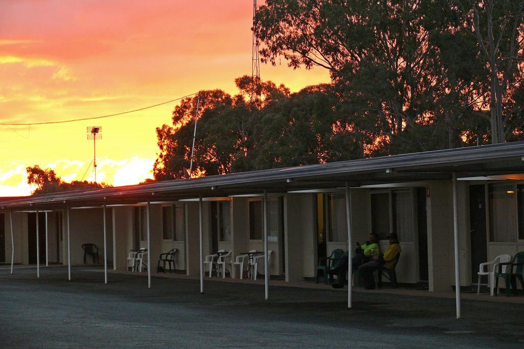 Charles Sturt Motor Inn West Wyalong Ngoại thất bức ảnh