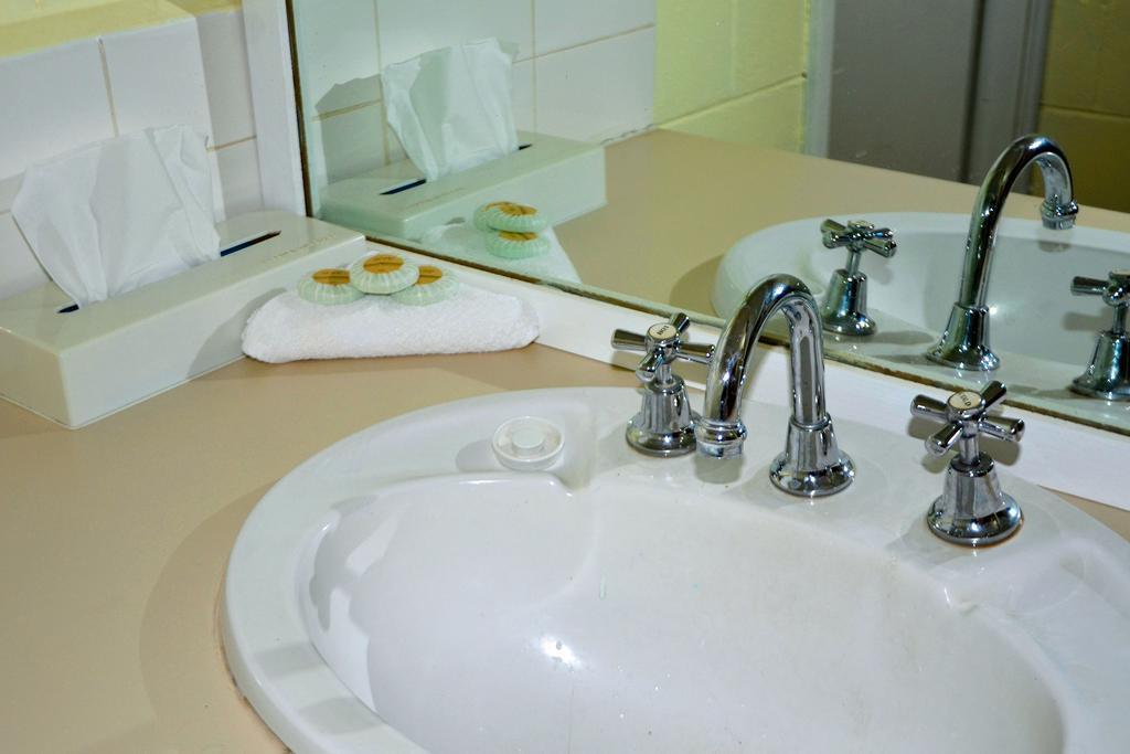 Charles Sturt Motor Inn West Wyalong Ngoại thất bức ảnh